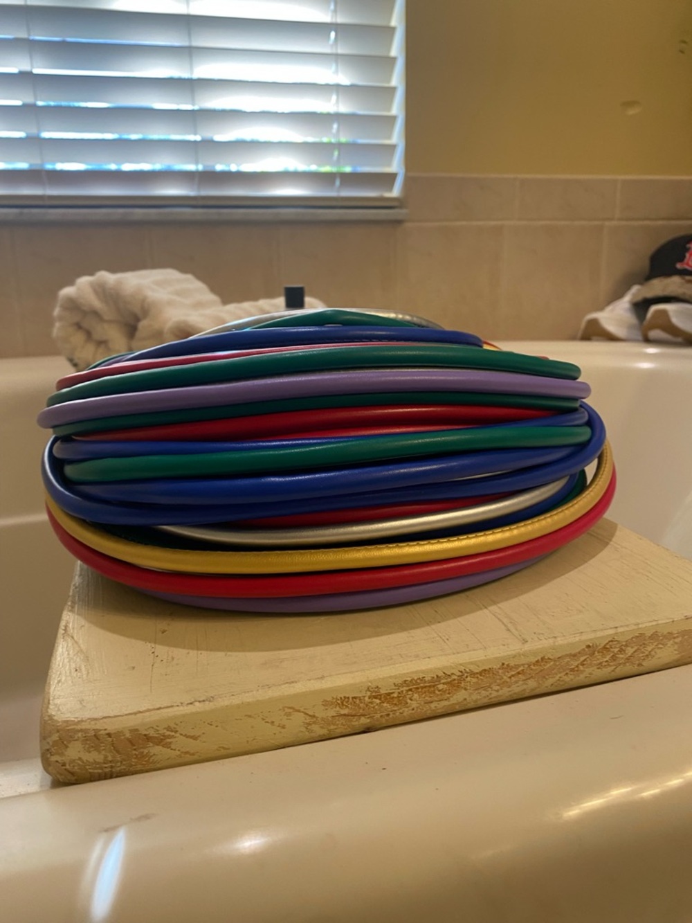 Colorful Multi-Ring Statement Handbag - Picture 2 of 4